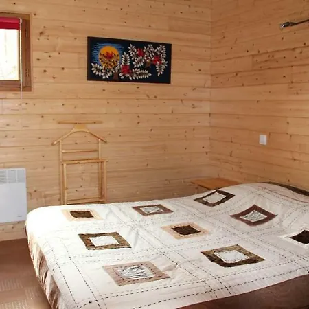 La Maisonnette En Bois Hébergement de vacances *