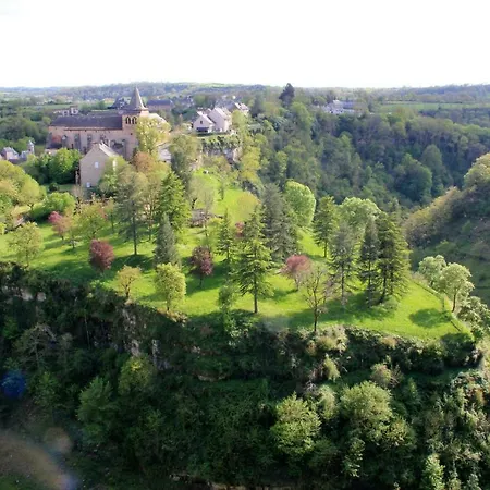 La Maisonnette En Bois *